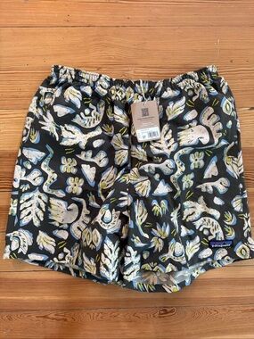 Patagonia Baggies Shorts Mens XS Pine Needle Green Across Oceans Print 5in Swim